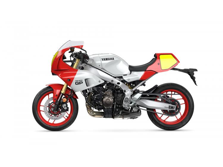 YAMAHA XSR 900 GP LEGEND RED